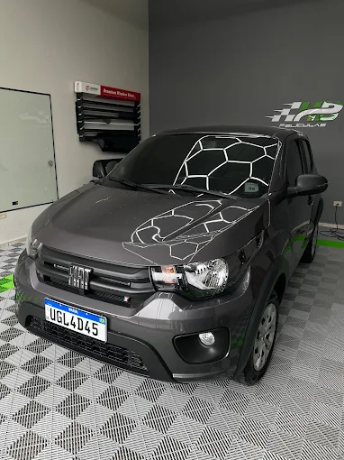 Fiat Mobi grafite com película nos vidros